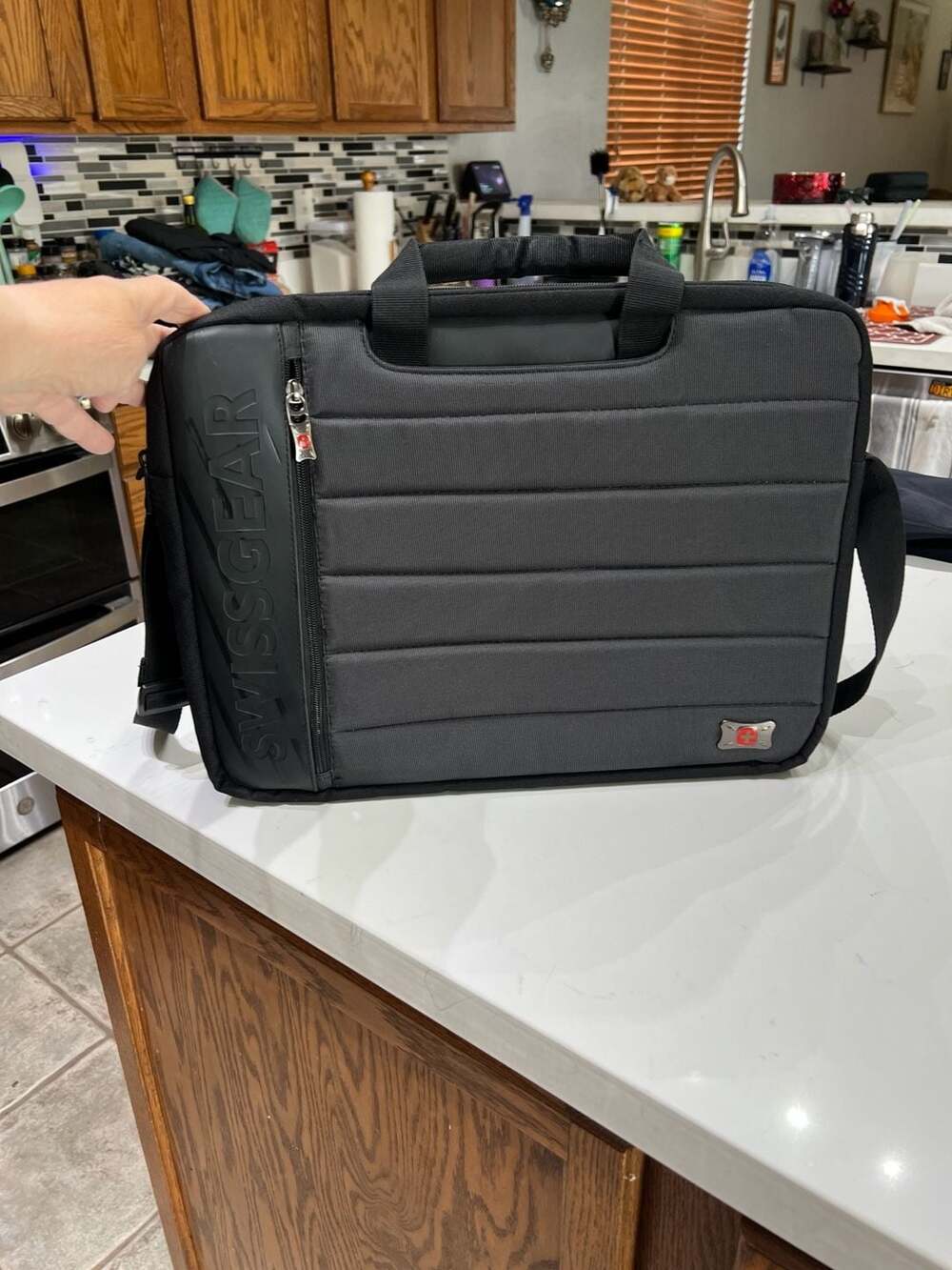 SwissGear 16 Inch Padded Laptop Briefcase Messenger Bag with Shoulder Strap - Picture 1 of 7